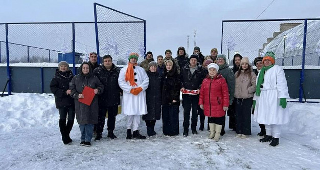 В деревне Шестуниха Савинского района открыли хоккейную площадку
